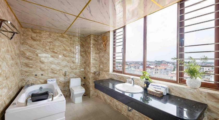 Hanoi Airport Premium Hotel Экстерьер фото